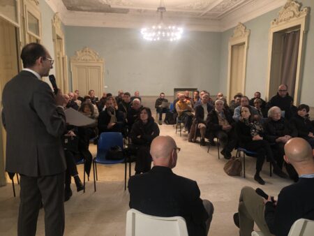 Busto: PoliticaMente riempie Villa Calcaterra