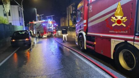 Varese: In fiamme un deposito di via Vanetti