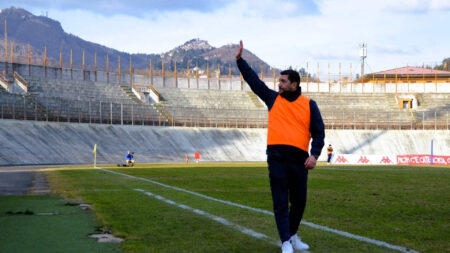 Calcio: Floris, "A Fossano con il coltello tra i denti"