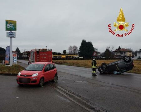 Cassano: Auto ribaltata in via Marconi, ferita 45enne