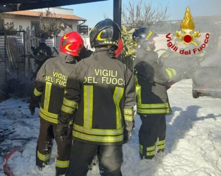 V. Cortese: Fiamme nel box di un’abitazione, nessun ferito