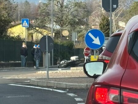 Morazzone: Schianto auto-moto, un ferito e lunghe code