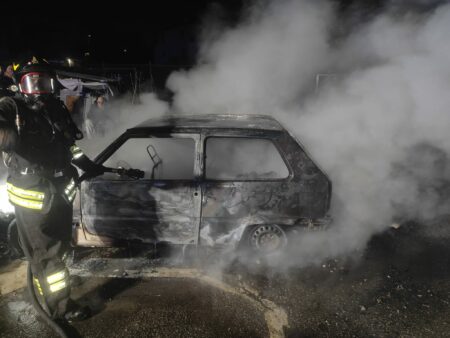 Cugliate F.: Cadavere carbonizzato in un'auto