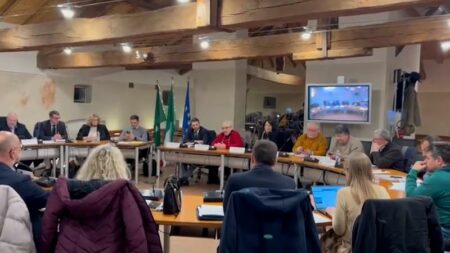 Cassano: Minoranze contro sindaco, "Parole gravi"