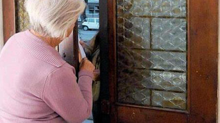 Varese: Anziani derubati, la comunità giochi in difesa