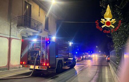 Solaro: Fiamme in casa, i Vigili salvano un uomo