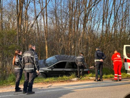 Cairate: Auto nel fosso, coinvolti 2 anziani e una bambina