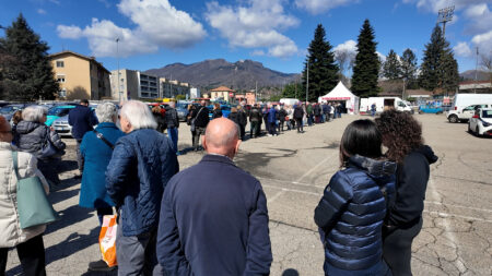 Varese: Due ore in coda per il kit rifiuti, “Una vergogna”