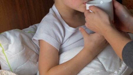 Gallarate: Tossinfezione alimentare, esposto dei genitori