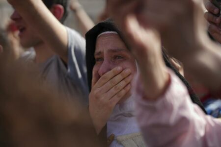 Varese: Addio al Papa, aperto il registro in Prefettura