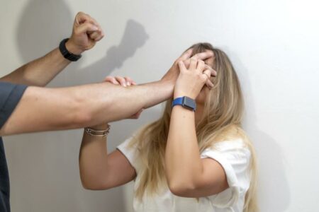 Busto: Femminicidi, “Figli di nessuno” all’Ite Tosi