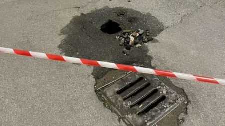 Samarate: Cede asfalto in via Brodolini, lavori in corso