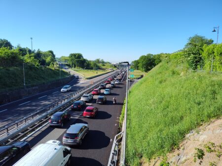 Buguggiate: Scontro tra due auto in A8, lunghe code