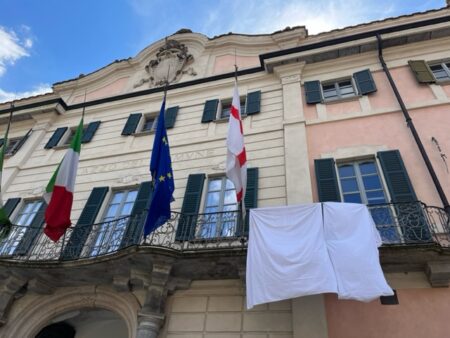 Varese: Lenzuolo della pace anche a Palazzo Estense