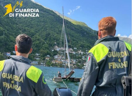 Cannobio: Catamarano scuffia, uomo salvato da GDF