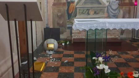 Venegono S.: Vandali nella chiesetta di Santa Maria