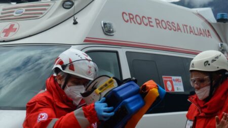Somma: Auto ribaltata via Giusti, 20enne dimessa dal PS