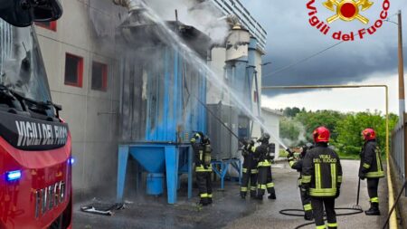 Gallarate: Incendio in ditta domato Vigili del Fuoco