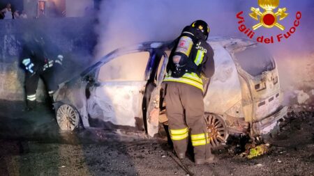 Cittiglio: Rogo in via De Amici, macchina distrutta