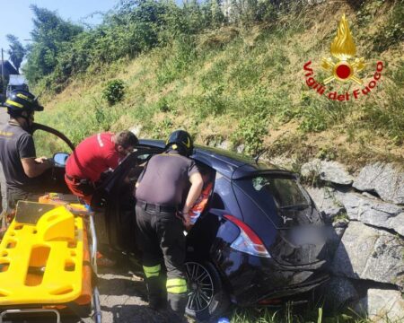 Sumirago: Scontro su SP49, 70enne incastrata nell'abitacolo