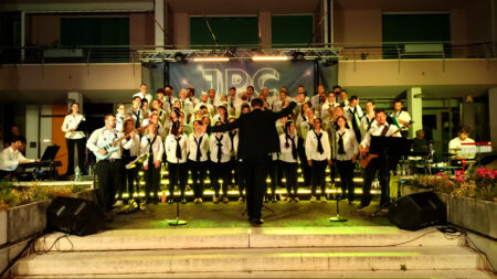 Besnate: Il JPII Choir infiamma Piazza Mazzini