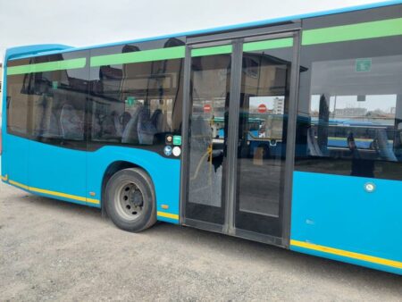 Cittiglio: L'autista non fa inversione. E lui lo picchia