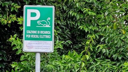 Cassano: Installate 3 colonnine per la mobilità elettrica