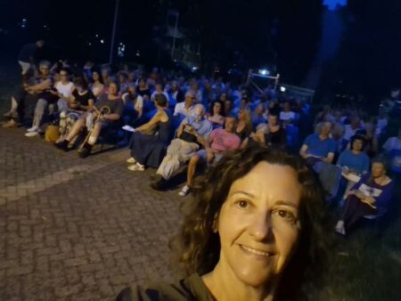 Busto: Weekend di Ferragosto, in 200 al cinema in villa