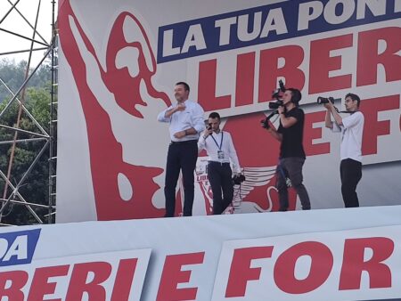 Pontida: Salvini, mai alla guerra: "Tributo a Kirk"