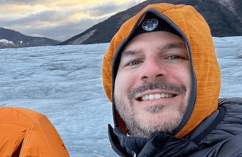 Alaska, morto ricercatore italiano Riccardo Pozzobon: "Travolto dall'acqua mentre riempiva la borraccia"