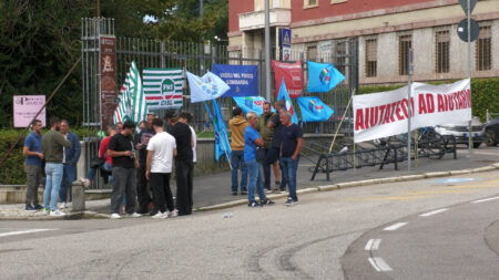 Varese: Vigili del Fuoco, la protesta arriva dal Prefetto