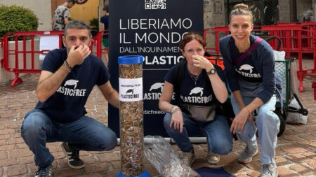 Busto: Nove kg di mozziconi raccolti in centro in un’ora