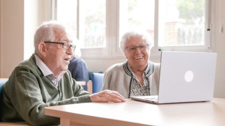 Busto: Biblioteca, alfabetizzazione digitale per over 60