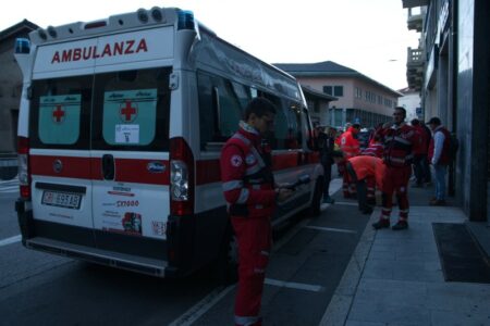 Luino: 20enne investita da un'auto all’alba in via Turati