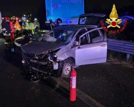 Gallarate: Schianto in A8, ferita una donna