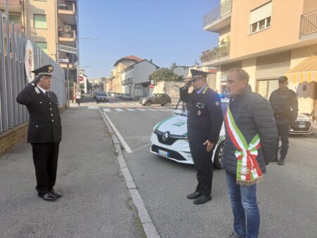Busto: Omaggio della polizia locale ai carabinieri uccisi