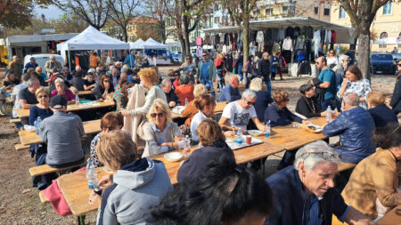 Angera: Una bella festa di lago, comunità e shopping