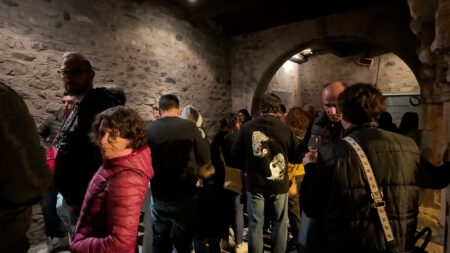 Gavirate: Pienone al Chiostro di-Vino: “Servono parcheggi”