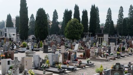 Gallarate: Cimiteri aperti fino alle 19 per la commemorazione