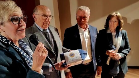 Gavirate: UGATE parte col botto. E dona buoni ai bisognosi