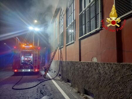 Germignaga: In fiamme l'ex setificio Stehli
