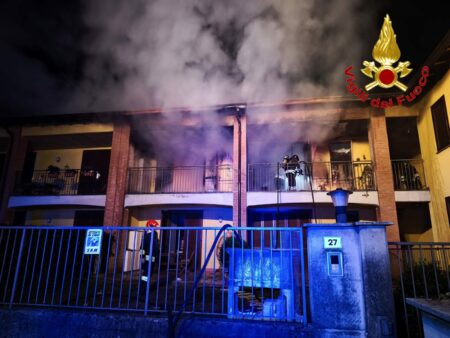 Castronno: Fiamme in casa, una donna ustionata