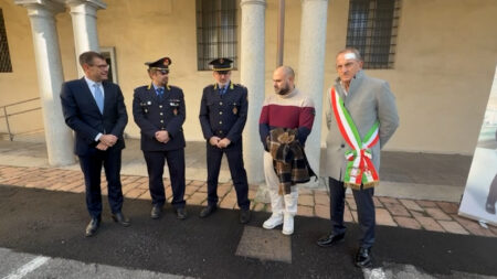 Busto: Klm dona 16 rastrelliere “antifurto” per il centro