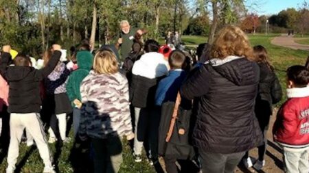 Cassano: Un albero per ogni nato, studenti in campo