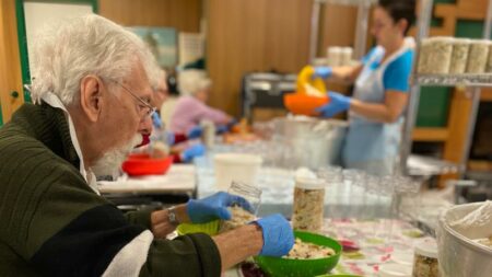 Gallarate: Nonni del Melo al lavoro per un Natale solidale