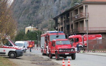 Laveno M.: Incendio spento, ma le operazioni continuano