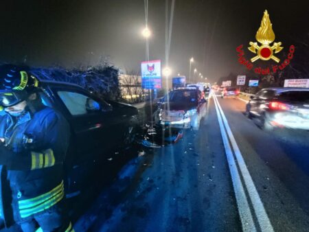 Saronno: Schianto tra tre auto, tre feriti non gravi