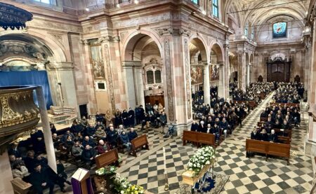 Busto: Basilica stracolma per l’addio a Bruno Paneghini