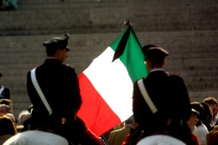 Varesotto: Carabinieri a cavallo contro lo spaccio nei boschi