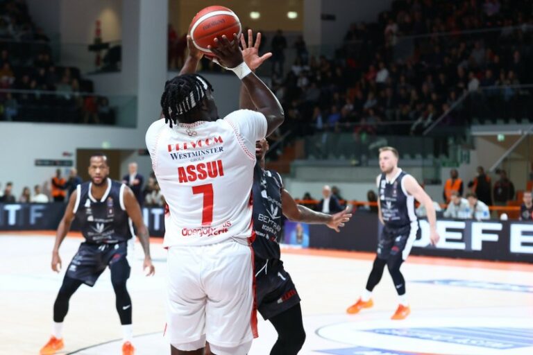 Basket: Varese lotta ma Brescia è troppo forte: 102-94